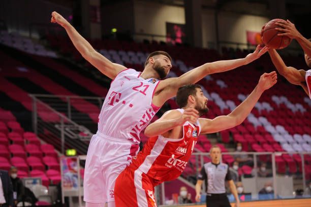 全场掌声雷 全场掌声雷