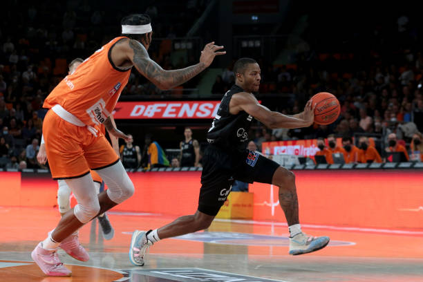 却面对着内 却面对着内